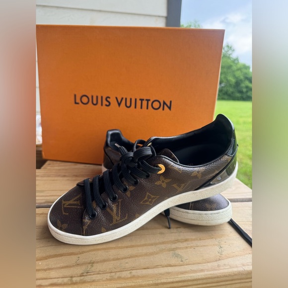 Louis Vuitton shoes - Picture 2 of 2